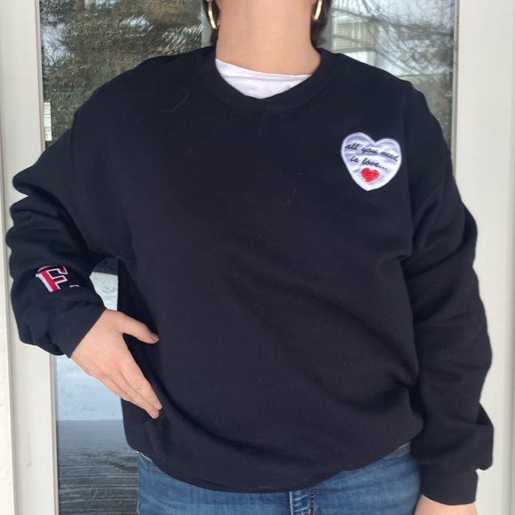 GILDAN Valentine’s Day “All You Need Is Love” Black Sweatshirt SZ: Large - Picture 12 of 12